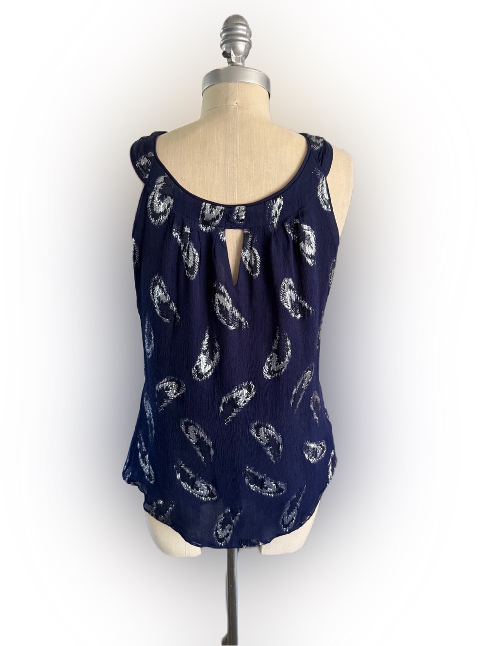 White House Black Market Sleeveless Lined Silk Blouse Feathers. Size Medium